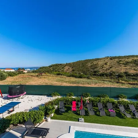 Villa Scenic Elegant With Pool - Five Bedroom Trogir