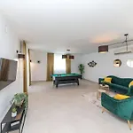 Scenic Elegant With Pool - Five Bedroom Villa *