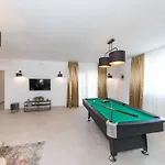 Villa Scenic Elegant With Pool - Five Bedroom