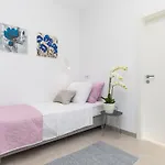 Scenic Elegant With Pool - Five Bedroom Villa *