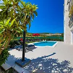Scenic Elegant With Pool - Five Bedroom *