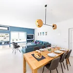 Villa Scenic Elegant With Pool - Five Bedroom Trogir