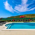 Scenic Elegant With Pool - Five Bedroom *