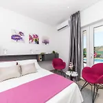 Scenic Elegant With Pool - Five Bedroom Trogir