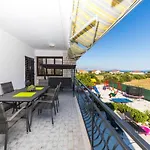 Villa Scenic Elegant With Pool - Five Bedroom Trogir