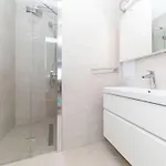 Scenic Elegant With Pool - Five Bedroom *