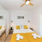 Scenic Elegant With Pool - Five Bedroom *