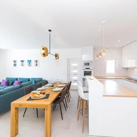 Scenic Elegant With Pool - Five Bedroom Trogir