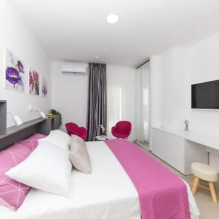 Scenic Elegant With Pool - Five Bedroom Trogir