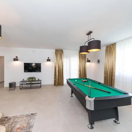 וילה Scenic Elegant With Pool - Five Bedroom