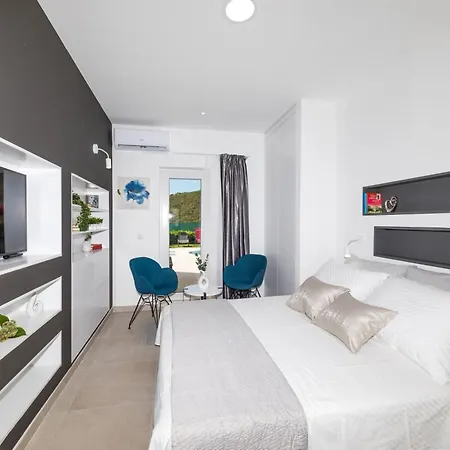 וילה Scenic Elegant With Pool - Five Bedroom