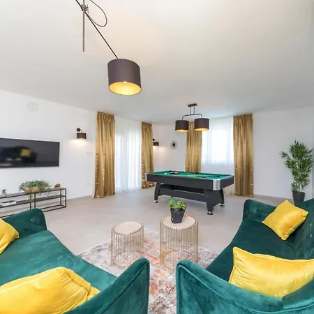 וילה Scenic Elegant With Pool - Five Bedroom *