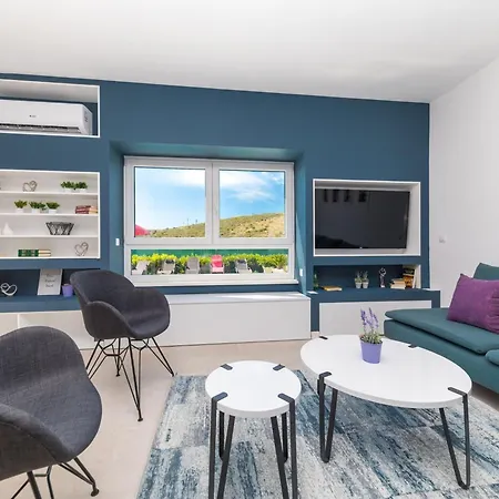 וילה Scenic Elegant With Pool - Five Bedroom *