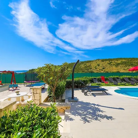 וילה Scenic Elegant With Pool - Five Bedroom