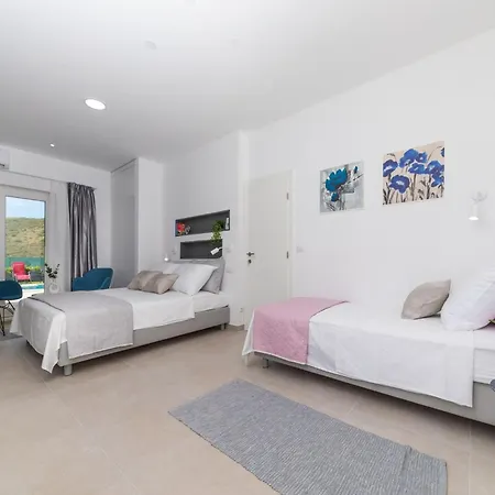 וילה Scenic Elegant With Pool - Five Bedroom *