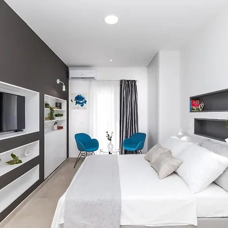 Scenic Elegant With Pool - Five Bedroom וילה טרוגיר