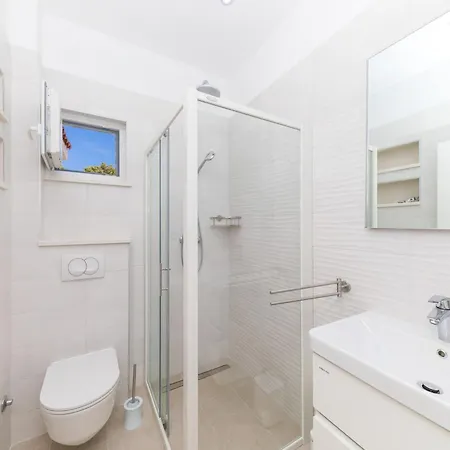 וילה Scenic Elegant With Pool - Five Bedroom
