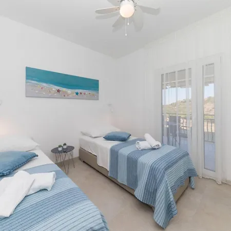 וילה Scenic Elegant With Pool - Five Bedroom *