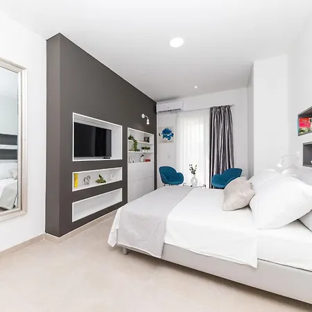Scenic Elegant With Pool - Five Bedroom וילה טרוגיר